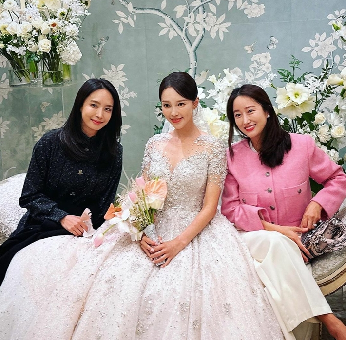 Ayumi Officially Ties the Knot   The Reason Park Soo Jin Didn t Attend Her Wedding - 97