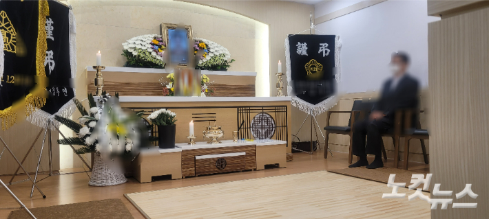 31일 경기도 수원의 한 장례식장에 차려진 이태원 참사 사망자의 빈소 모습. 박창주 기자