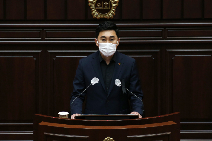 부산시의회 서국보 의원(국민의힘·동래구3)이 1일 제310회 정례회 1차 본회의에서 5분자유발언을 하고 있다. 부산시의회 제공 