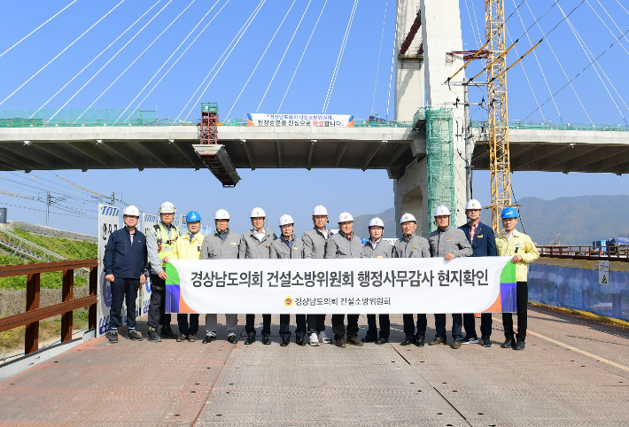 경남도의회 건설소방위원회 현지 감사. 경남도의회 제공