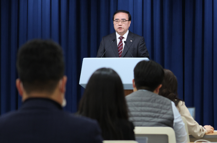 김성한 국가안보실장이 2일 오후 서울 용산 대통령실 청사에서 북한의 탄도미사일 도발 등 현안 관련 브리핑을 하고 있다. 연합뉴스