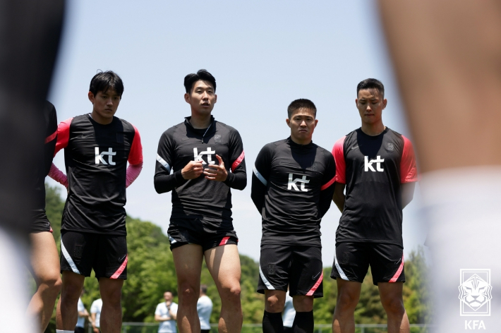 대표팀 손흥민(왼쪽 두 번째)과 권창훈(오른쪽 두 번째) 자료사진. 대한축구협회