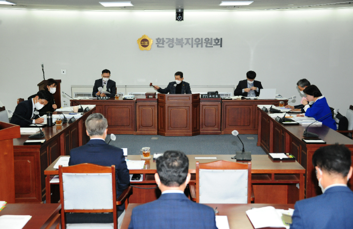 광주광역시 환경복지위원회, 4일 광주광역시 상수도 사업본부 행정사무 감사 모습. 광주광역시의회 제공