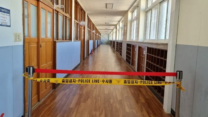 부산 사상구의 한 중학교 과학실에서 수은 누출 사고가 발생해 해당 과학실이 폐쇄되고 전교생이 대피하는 소동이 벌어졌다. 부산지방경찰청 제공