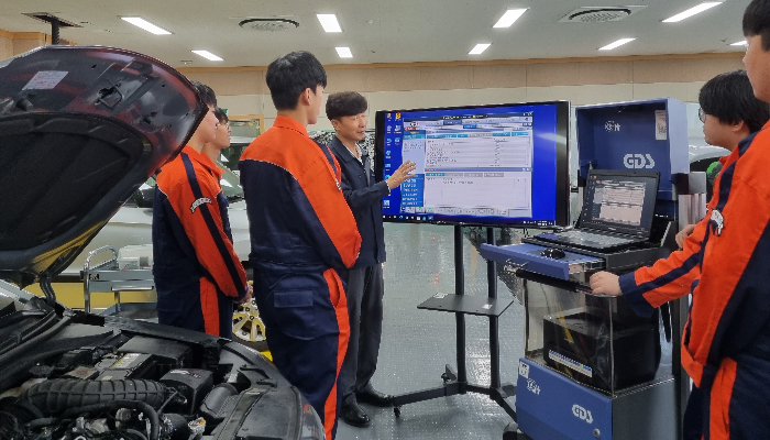 차량 진단장비를 이용한 차량시스템 진단제어 전공실습(사진제공=조선이공대)