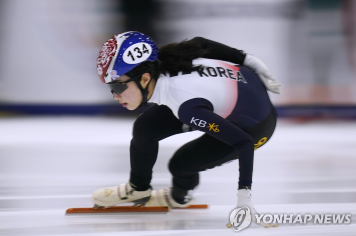 Future short track speed skater Kim Gil-ri runs for gold in the second World Cup