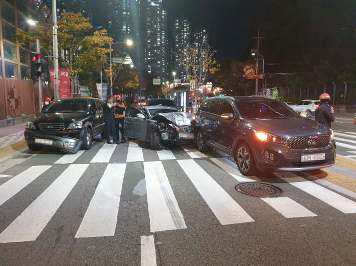 6일 부산 해운대구 교차로 6중 추돌사고 현장. 부산경찰청 제공