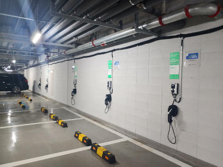 민간 콘센트형 충전기(신반포자이아파트). 서울시 제공