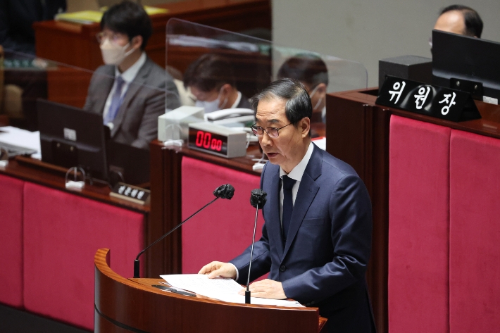 한덕수 국무총리가 7일 오전 국회에서 열린 예산결산특별위원회 전체회의에서 인사말을 하고 있다. 연합뉴스