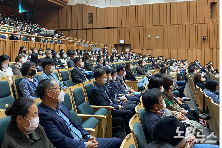 '지역 소멸, 위기를 기회로'를 주제로 8일 2022 대한민국 인구포럼 in 광주가 전남대 민주마루에서 진행됐다. 박요진 기자