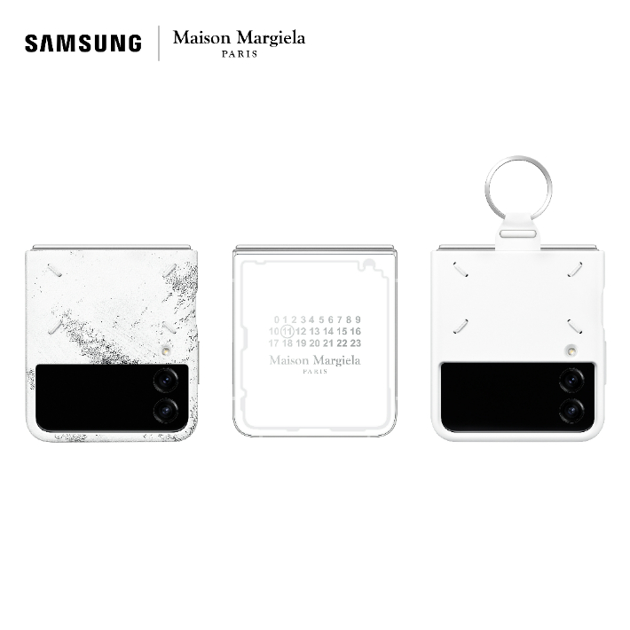 갤럭시 Z플립4 메종 마르지엘라 에디션 제품 이미지. 왼쪽은 제품 후면 이미지, 가운데는 가죽 케이스, 오른쪽은 실리콘 넘버링 케이스를 씌운 이미지. 삼성전자 제공