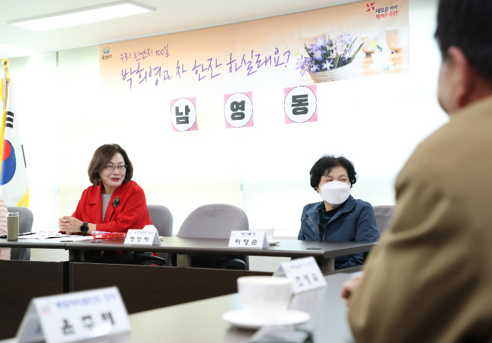 지난 10월 25일 박희영 용산구청장이 '구민만남 현장소통'에 참석했다. 용산구청 홈페이지.