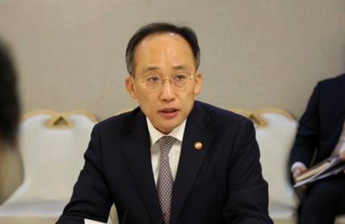 추경호 부총리 겸 기재부 장관이 10일 정부서울청사에서 원희룡 국토교통부 장관과 김주현 금융위원장 이복현 금융감독원장 등이 참석한 가운데 열린 부동산 관계장관회의를 주재하며 발언하고 있다. 연합뉴스