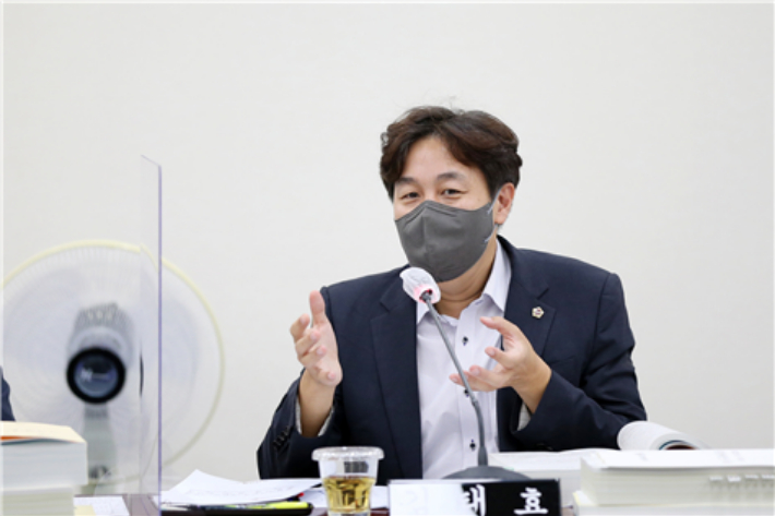 부산시의회 기획재경위원회 김태효 의원(국민의힘, 해운대구3)은 지난 10일 열린 제310회 정례회 재정관 행정사무감사에서 부산시 지방세 징수가 효율적으로 이루어지고 있는지에 대해 의문을 제기했다. 부산시의회 제공