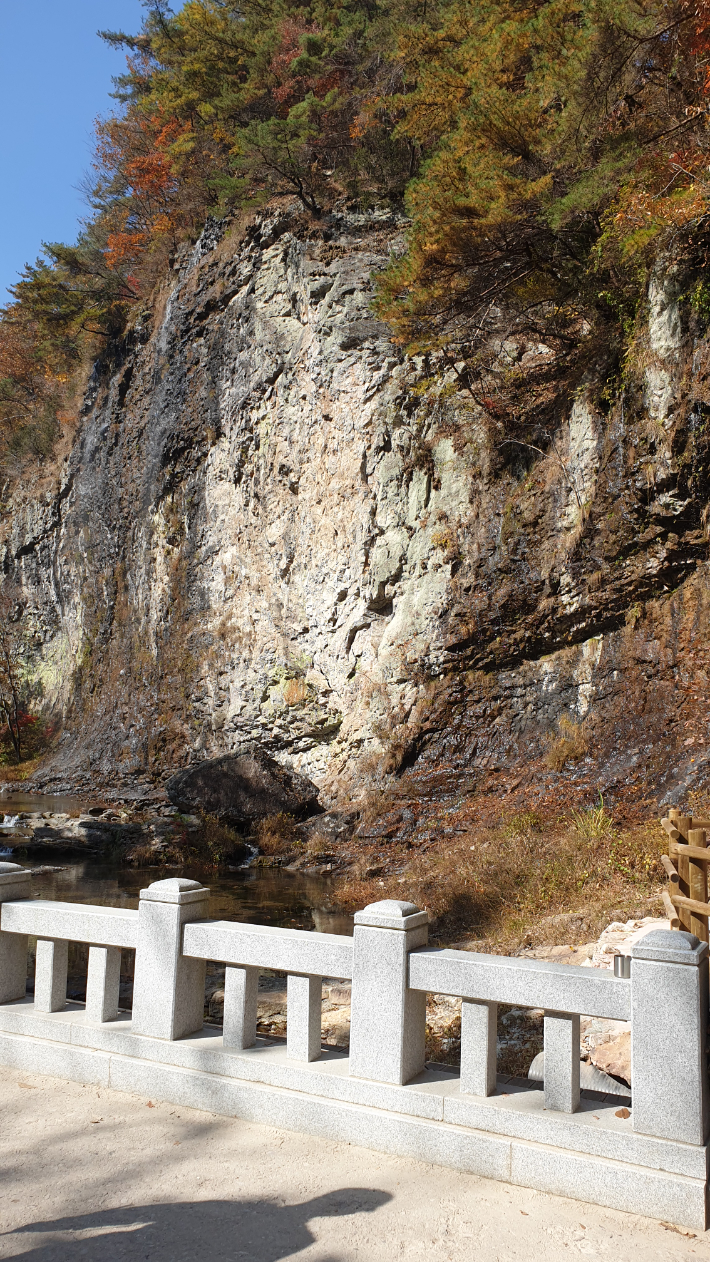 병풍폭포. 강갑술 해설사 제공 