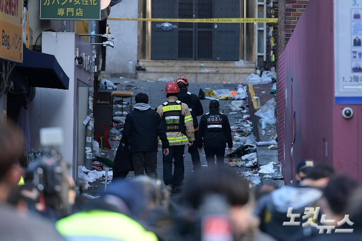 지난달 29일 오후 서울 용산구 이태원동 일대에 핼러윈을 맞이해 인파가 몰리면서 대규모 인명사고가 발생했다. 박종민 기자