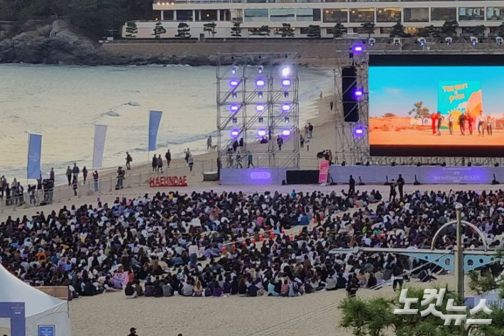 핼러윈 참사를 계기로 주최자 없는 행사의 안전 관리에 대한 경각심이 높아지면서 부산에서도 관련 조례가 잇따라 제·개정된다. 사진은 기사 내용과 상관없습니다. 박진홍 기자