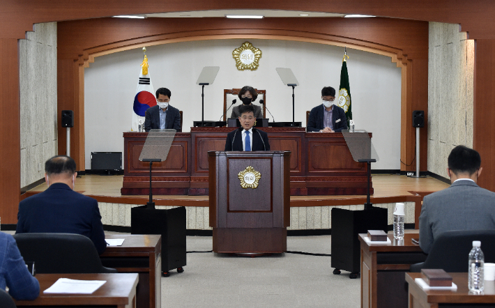 정성주 김제시장이 16일 시의회 정례회에서 시정연설을 하고 있다. 김제시 제공