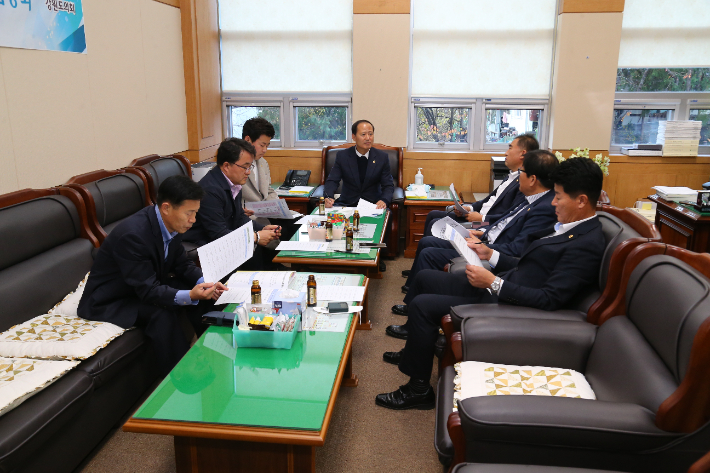 강원도의회 '시멘트 공장지역 환경과 주민건강 연구회'가 15일 창립 총회를 열고 활동을 시작했다. 강원도의회 제공 