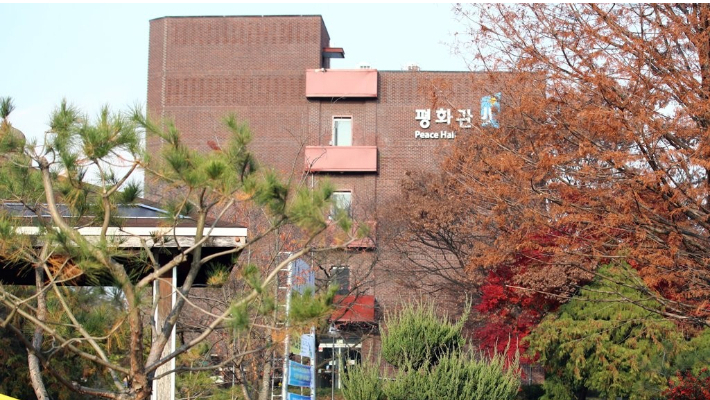 전북 전주의 한 대학교. 20대 A씨가 지난 16일 오후 2시 20분쯤 "폭발물이 설치됐다"고 허위 글을 게시해 학생과 교직원이 대피하고 경찰 등일 출동하는 소동이 일어났다. 연합뉴스