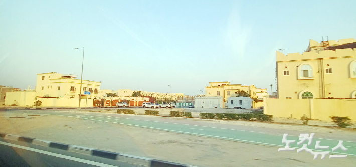 밝은색 건물이 많은 카타르 도하. 노컷뉴스