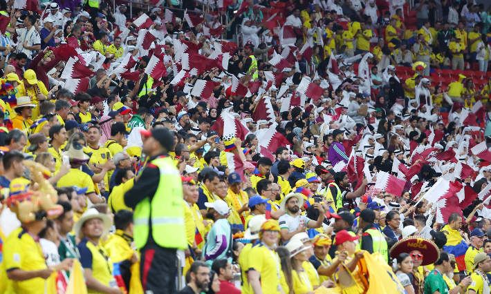 개막전이 열린 알바이트 스타디움을 찾은 에콰도르와 카타르 팬들. 연합뉴스