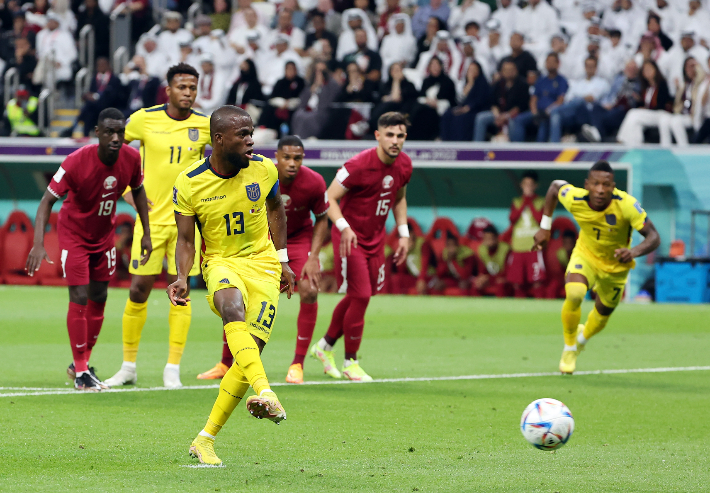 2022 카타르월드컵 첫 골을 장식한 에콰도르의 에네르 발렌시아. 연합뉴스