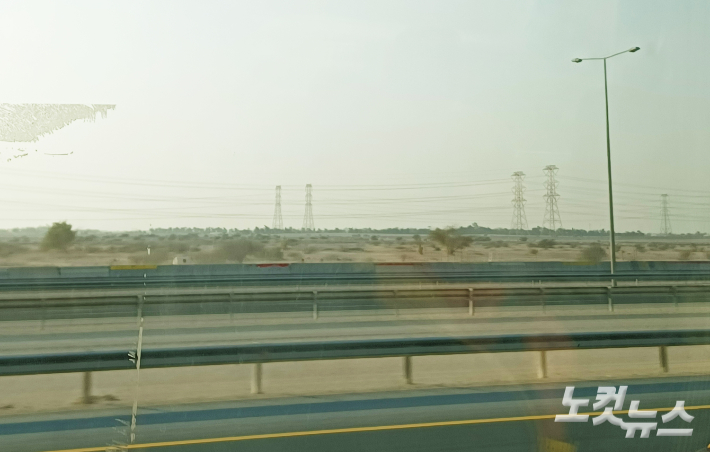 카타르의 황량한 국토. 척박한 환경으로 카타르 인구 대부분은 수도 도하 인근에서 산다. 연합뉴스