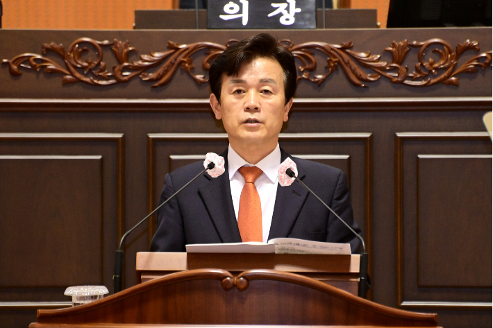 조규일 진주시장이 21일 시의회에서 2023년도 예산안 관련 시정연설을 하고 있다. 진주시청 제공