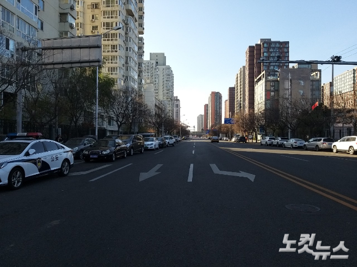 중국 베이징 왕징 부근 거리의 모습. 거리에 있어야할 사람들이 사라졌다. 안성용 기자