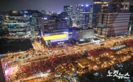 광화문광장 가득 메운 거리응원 인파