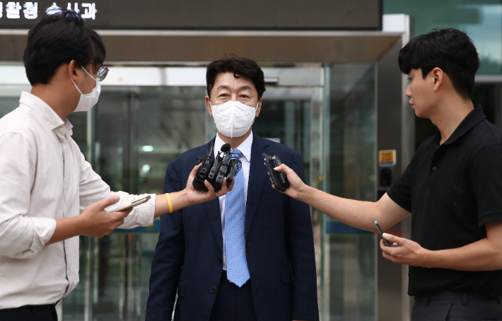 공직선거법상 허위 사실 공표 혐의로 검찰에 넘겨진 우범기 전북 전주시장이 '혐의 없음'으로 불기소 됐다. 김대한 기자