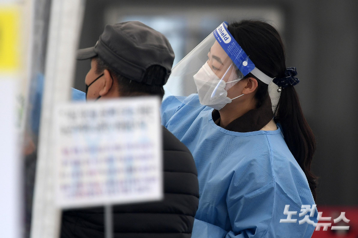 부산시는 29일 오전 0시를 기준으로 코로나19 신규 확진자가 4767명 발생했다고 밝혔다.  박종민 기자