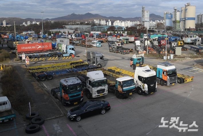 경기도 의왕ICD 제1터미널에 화물차들이 주차돼 있다. 박종민 기자