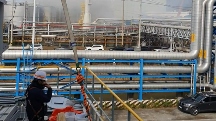 여수국가산단의 한 석유화학업체에서 폐가스 배관이 폭발했다. 독자 제공