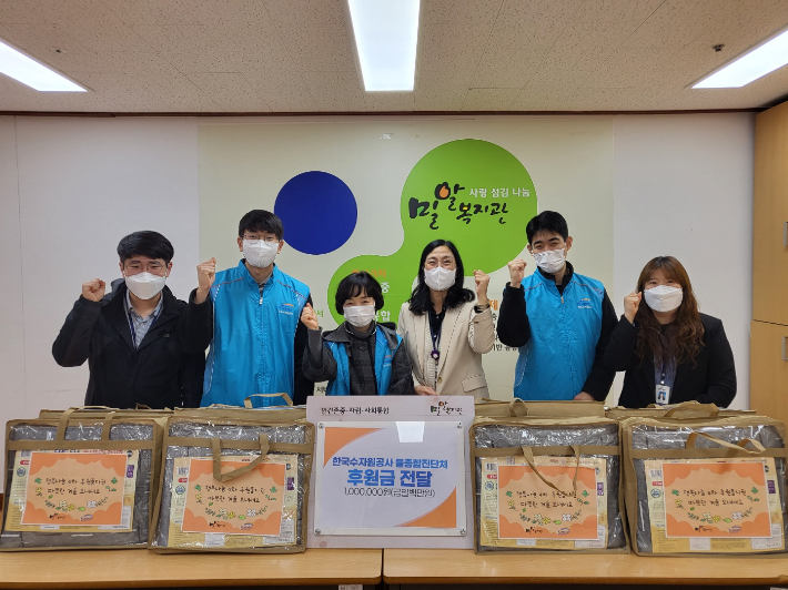 밀알복지관 장애인 가정에 전기장판 전달. 밀알복지관 제공