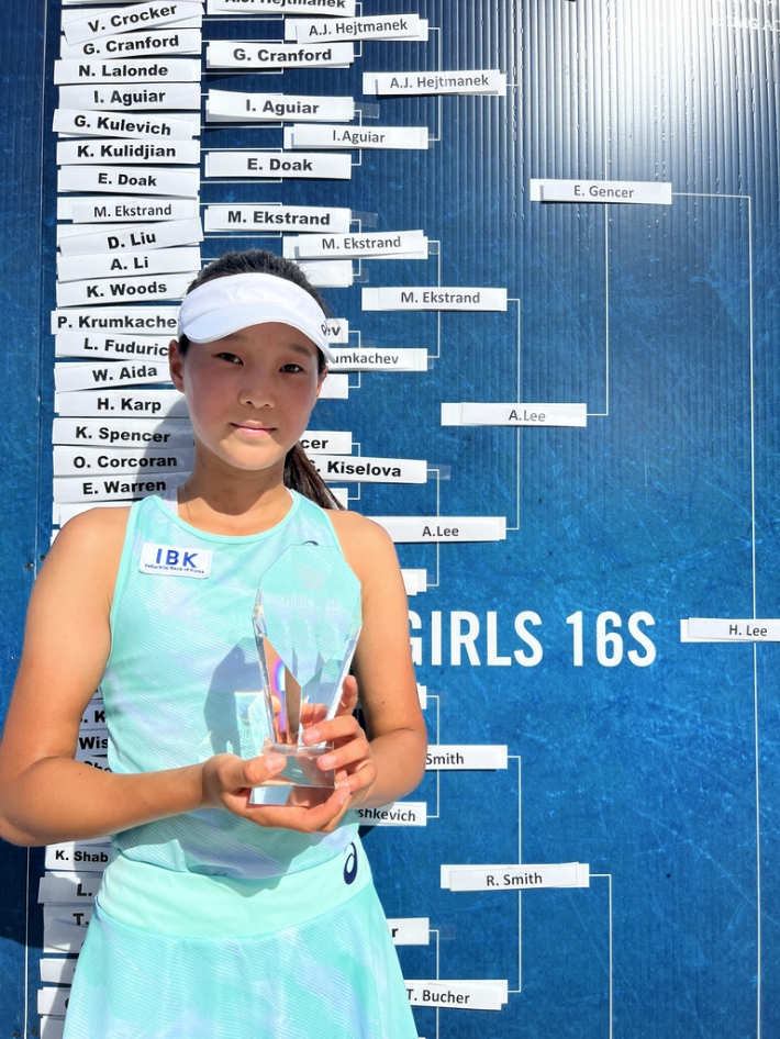 4일(한국 시각) 미국 플로리다주 브래든튼 IMG아카데미에서 열린 '에디허 국제 주니어 테니스대회' 여자 16세부 단식 우승을 차지한 이현이. 손승리 코