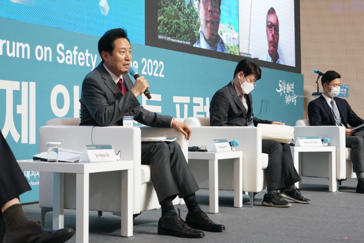 오세훈 서울시장이 6일 서울 중구 동대문디자인플라자(DDP)에서 열린 2022 서울 국제 안심소득 포럼에 참석해 발언하고 있다. 서울시 제공