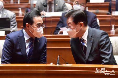 논의하는 이재명 대표-박홍근 원내대표