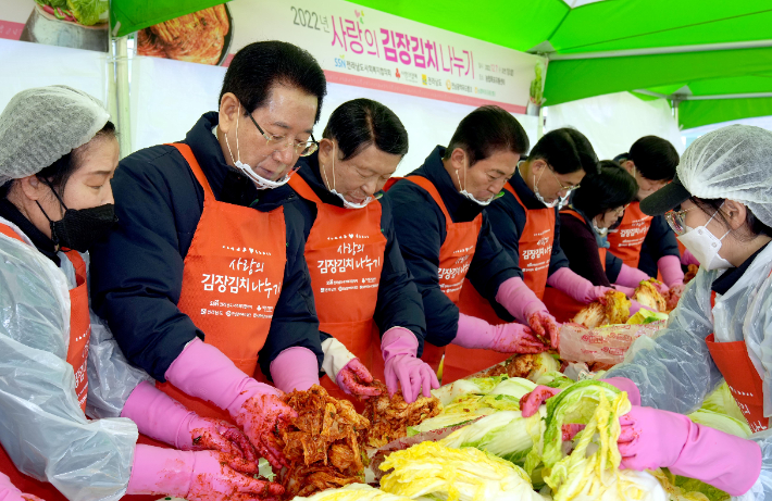 7일 열린 사랑의 김치나누기 행사. 전라남도 제공 