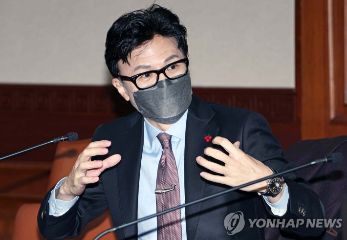 한동훈 법무부 장관이 6일 정부서울청사에서 열린 제53회 국무회의에 참석해 있다. 연합뉴스