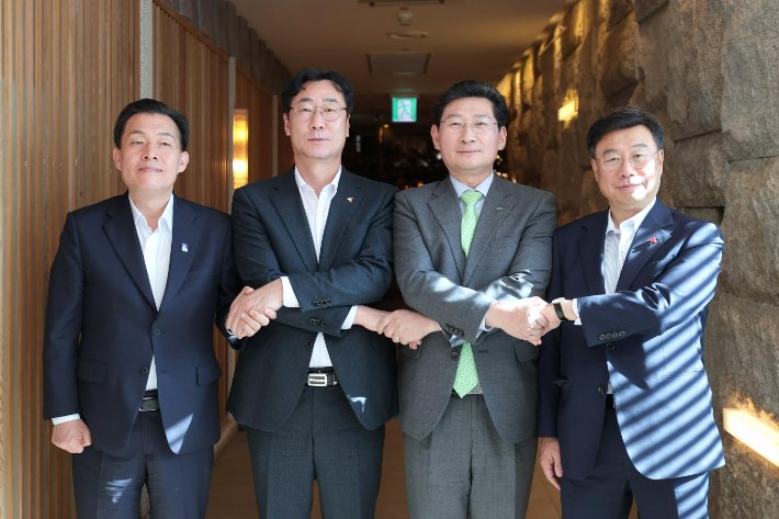 8일 경기도 수원·용인·화성·성남시가 시장들의 오찬 회동을 통해 서울 지하철 3호선 연장에 공동협력하기로 약속했다. 왼쪽부터 이재준 수원시장, 정명근 화성시장, 이상일 용인시장, 신상진 성남시장. 화성시청 제공