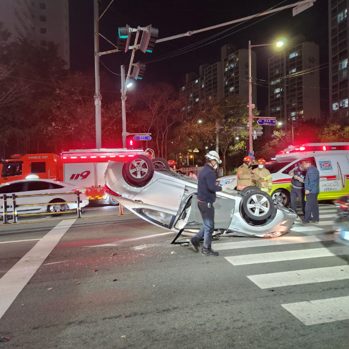 8일 부산 해운대구 좌동 사거리 추돌사고 현장. 부산경찰청 제공