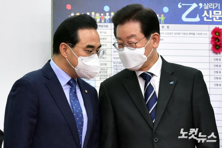 대화하는 이재명 대표-박홍근 원내대표