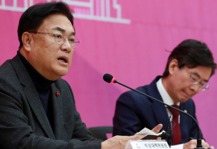 국민의힘 정진석 비상대책위원장이 12일 부산 동구 부산항국제전시컨벤션센터에서 열린 현장 비상대책위원회에서 발언하고 있다. 연합뉴스