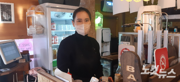 은평구 불광천변에서 함박스테이크 식당인 '든든당'을 창업한 송윤경 씨.