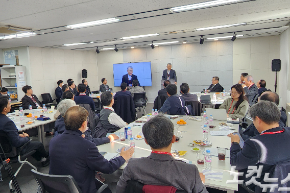 지난 8일 KWMA 사무실에서 열린 북한선교 원탁모임 제 1차 회의.