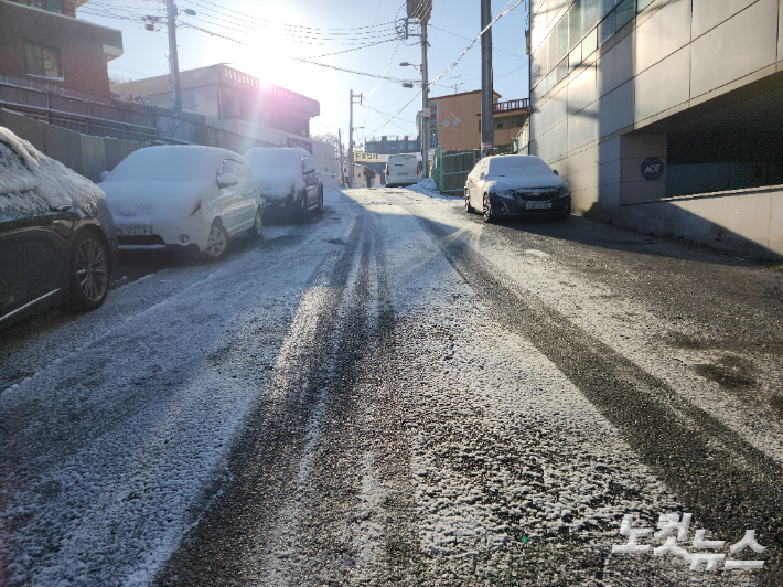 14일 광주 서구 인근의 한 도로. 박성은 기자