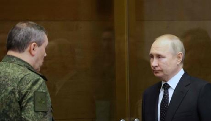 블라디미르 푸틴 러시아 대통령, 군사령부 전격 방문. 연합뉴스