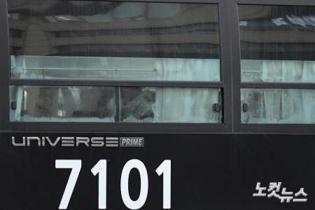 맹추위, 김서린 버스 창문